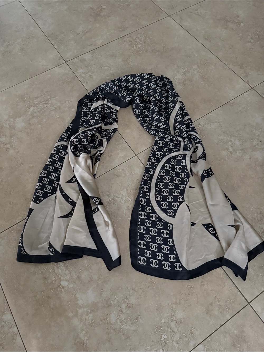 be inspired Black and White Logo Pattern Scarf